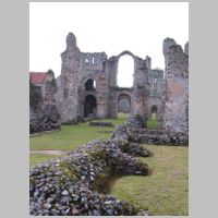 Castle Acre Priory, photo by Gordon Hatton on Wikipedia.jpg